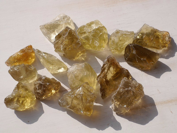 天然石 シトリン(黄水晶) 虹入り♪ラフロック原石 単品 約10〜12g 鉱物鉱石結晶素材[ro-160114-05] 2枚目の画像