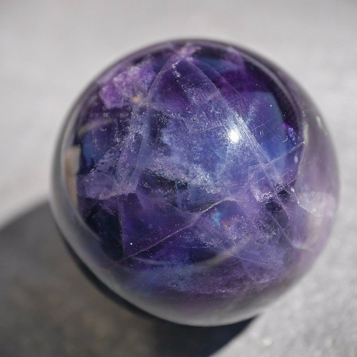 天然石 虹入り☆濃いパープルフローライト(蛍石)丸玉 直径約31mm 約49g