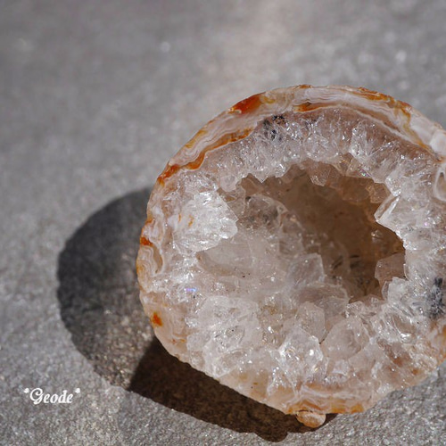 天然石ミニ瑪瑙ジオード(晶洞)ブラジル産 約11g ドゥルージー水晶結晶