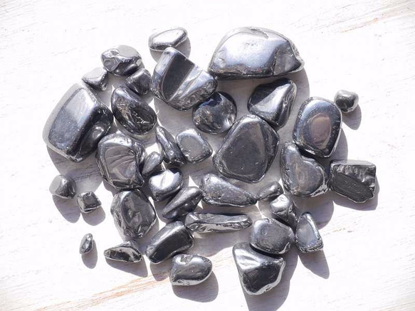テラヘルツ鉱石さざれ石 サイズミックス 約10g 約2mm〜16mm 穴なし つやつや光沢[sa-161116-01] 3枚目の画像
