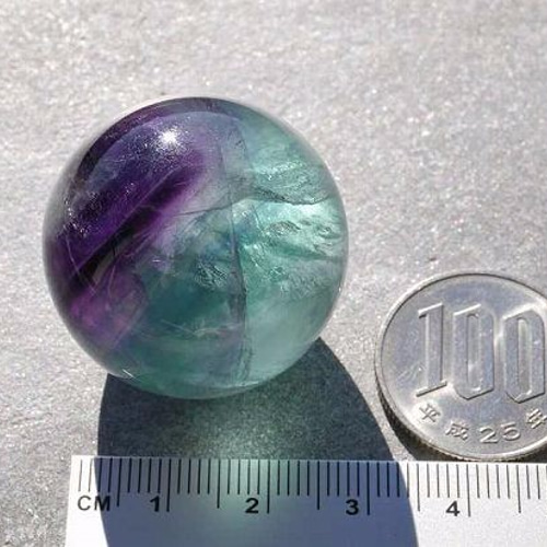 天然石 虹入り☆マルチカラーフローライト(蛍石)丸玉 直径約30mm 約47g