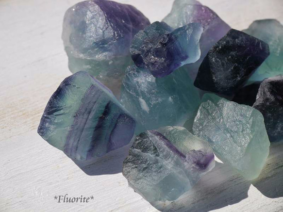 フローライト　原石 天然石フローライト(蛍石/ブラジル産) 約50g バイカラー系原石