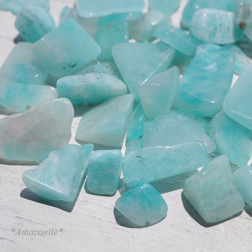 天然石アマゾナイト(天河石)大粒入り半透明さざれ石 約20g 約6mm〜25mm