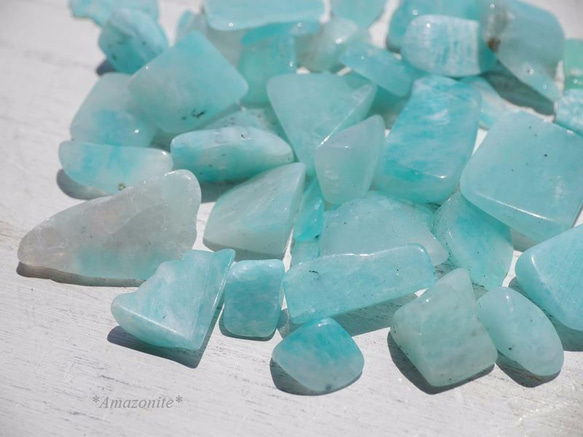 天然石アマゾナイト(天河石)大粒入り半透明さざれ石 約20g 約6mm〜25mm