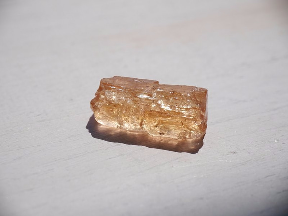 天然石インペリアルトパーズ(オウロ・プレット ブラジル産) 約2.5g 結晶原石 無処理[imt-170519-07] 3枚目の画像