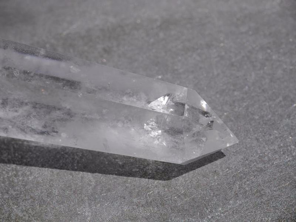 天然石クリスタルクォーツ(ブラジル産)研磨水晶ポイント 約73mm 約58g 1点もの[qpo-170716-04] 4枚目の画像