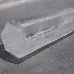 天然石クリスタルクォーツ(ブラジル産)研磨水晶ポイント 約73mm 約58g 1点もの[qpo-170716-04] 6枚目の画像