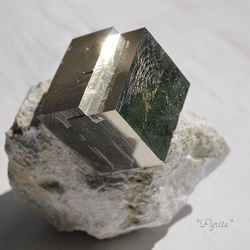 新品　ラピスラズリ　台座付き　大きめスター　パイライト入り　♡　天然石 ボリビア産 ソーダライト原石 パイライトつき 横幅11cm 253g