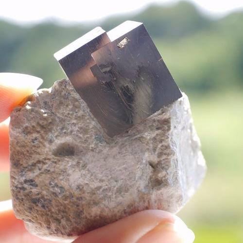 天然石パイライト(黄鉄鉱/スペイン産)母岩付き特大キューブ 約122g 