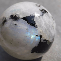 天然石ムーンストーンペグマタイト(インド産)丸玉 直径約39mm 約83g ラウンド[mpba-171109-02] 6枚目の画像