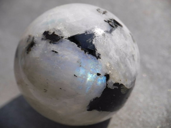 天然石ムーンストーンペグマタイト(インド産)丸玉 直径約39mm 約83g ラウンド[mpba-171109-02] 6枚目の画像
