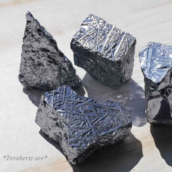 Sale☆選べる♪高純度テラヘルツ鉱石ラフカットミニチュアタンブル 約28～34g 単品[ter-180313-04] 1枚目の画像