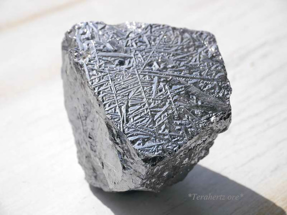 高純度テラヘルツ鉱石ラフカット大きい原石タンブル 約78g 約47mm [ter-180319-06] 1枚目の画像
