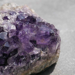 天然石ウルグアイ産アメジストクラスター 約185g約85mm厚み約50mm 紫水晶[uac-180404-07] 8枚目の画像
