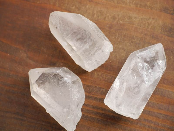 天然石クォーツ(ブラジル産) 3点セット 合計61g 天然水晶ポイント自然結晶原石 透明感[bq-180409-06] 6枚目の画像
