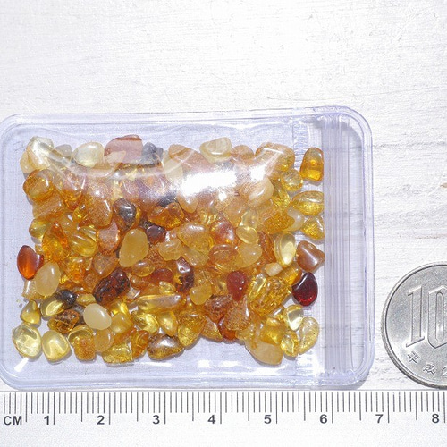 天然琥珀(バルト海産)つやつやキラキラMixさざれ 約5g約2mm