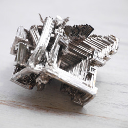 SALE☆ビスマス人工結晶 約19g 約32mm 幾何学模様立体結晶 人工結晶[bis-180904-01] 2枚目の画像