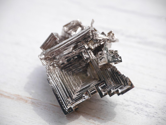 SALE☆ビスマス人工結晶 約19g 約32mm 幾何学模様立体結晶 人工結晶[bis-180904-01] 8枚目の画像