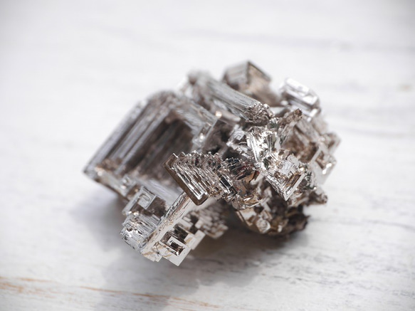 SALE☆ビスマス人工結晶 約19g 約32mm 幾何学模様立体結晶 人工結晶[bis-180904-01] 9枚目の画像