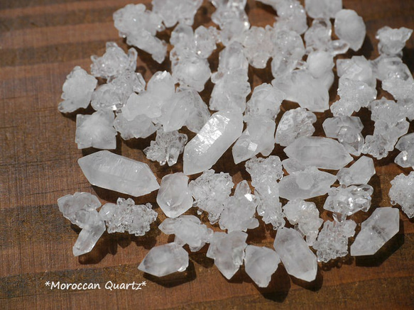 天然石モロッコ産水晶ミニ原石結晶 約10mm前後 約20～21g 穴なし DT水晶さざれ石[mro-181001-01] 1枚目の画像