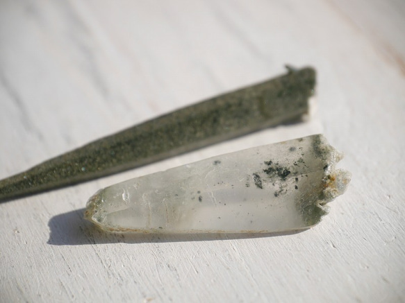 天然石ヒマラヤ水晶(ガネーシュヒマール・ラパ産)詰め合わせ合計約4.3gクローライト水晶[ghqc-181210-08] 2枚目の画像