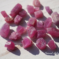 天然石ルビー原石 天然色ナチュラルタイプ 約6g詰合せ 約3～8mm 穴なし