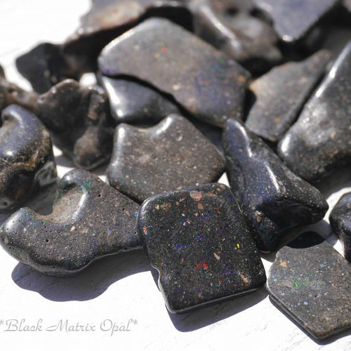 天然石ブラックマトリックスオパール大きめさざれ石 約25g詰合せ 約