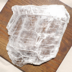 天然石セレナイト(ユタ州産)プレート状特大原石約293g最大幅約105mm 透明感[sel-190503-01] 6枚目の画像