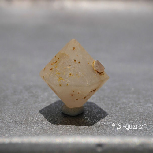 天然石ベータクォーツ(インドネシア産)約3.2g 高温水晶12面体