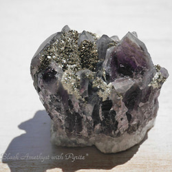 天然石ブルガリア産 パイライト共生ブラックアメジストクラスター 約33.4g 紫水晶[bapc-190824-02] 1枚目の画像