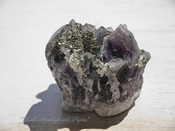 天然石ブルガリア産 パイライト共生ブラックアメジストクラスター 約33.4g 紫水晶[bapc-190824-02] 1枚目の画像