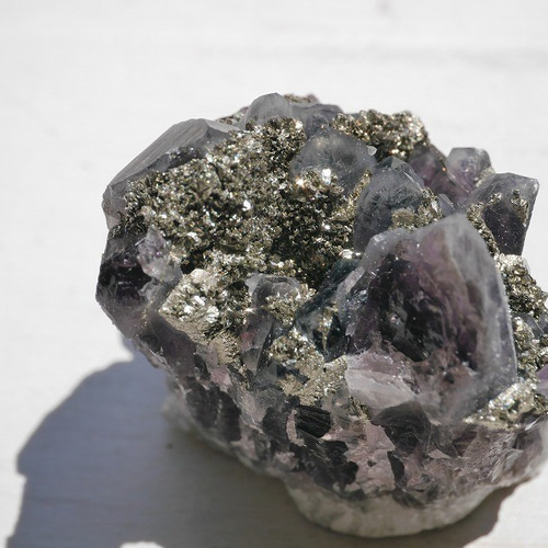 レア♡水晶♡パイライト♡アメジスト共生クラスターNo.1931 天然石ブルガリア産 パイライト共生ブラックアメジスト
