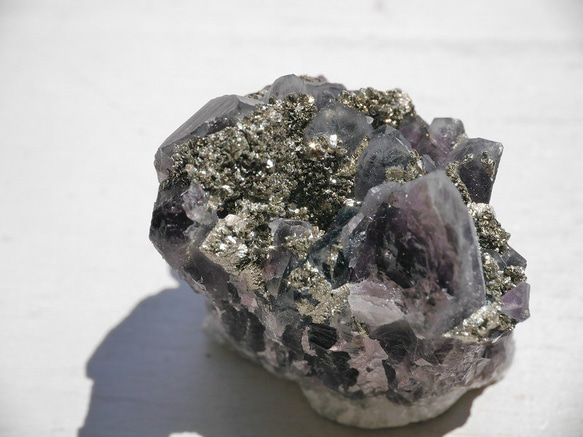 天然石ブルガリア産 パイライト共生ブラックアメジストクラスター 約33.4g 紫水晶[bapc-190824-02] 9枚目の画像