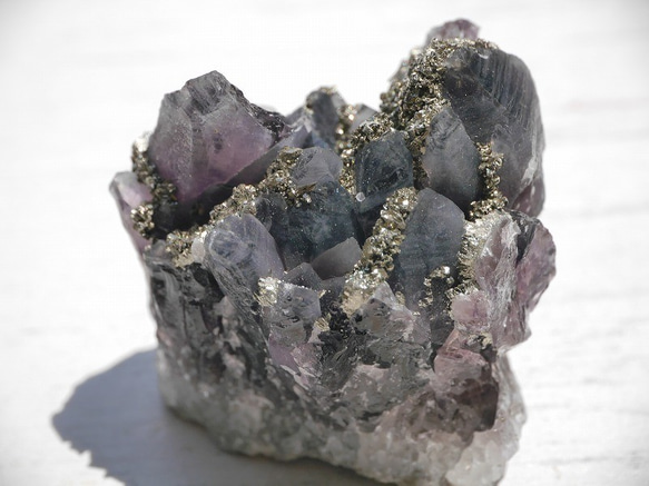 天然石ブルガリア産 パイライト共生ブラックアメジストクラスター 約33.4g 紫水晶[bapc-190824-02] 10枚目の画像