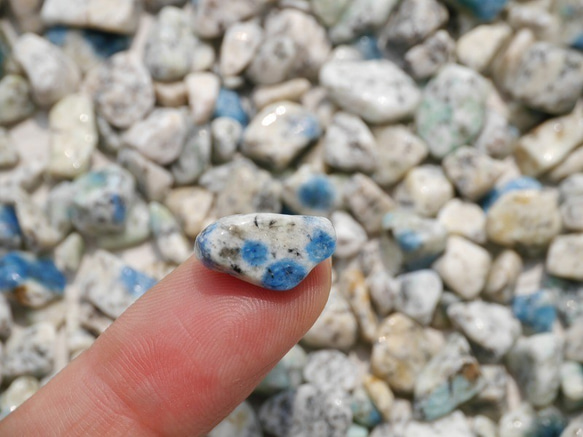 天然石アズライトイングラナイト(ヒマラヤK2産)さざれ石約50g約3mm～10mm穴なし[sa-190904-02] 7枚目の画像