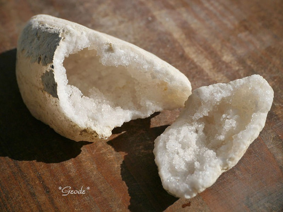 天然石ミニジオード(モロッコ産)約67×44×31mm約56g 手のひらサイズ晶洞1ぺア[geo-191112-06] 1枚目の画像
