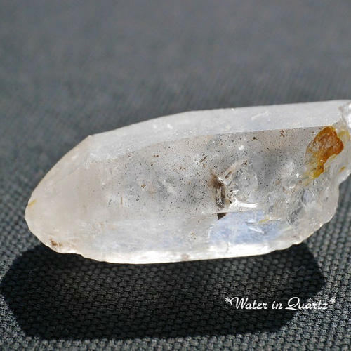 天然石 古代水入り水晶ポイント原石 約22g 約48×20mm 虹入りウォーター 