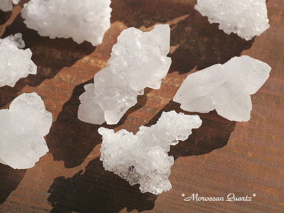 天然石モロッコ産水晶ミニ原石結晶 大きめ3個セット 合計約28～31g詰合せ 穴なし[mro-191203-03] 1枚目の画像