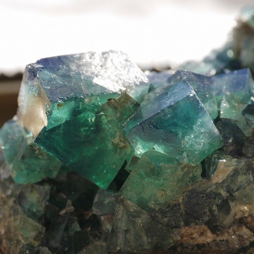 天然石強蛍光フローライト(ロジャリー鉱山産)原石クラスター約131g約70