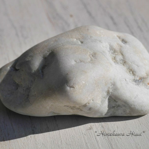 天然石姫川ひすい(姫川産)約64g約59mm 原石 5月誕生石日本の翡翠国石