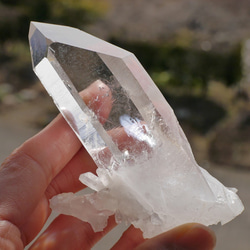 天然石アーカンソー州産水晶クラスター 約111g 約90×29×50mm 虹入り極太[aqc-200219-02] 4枚目の画像