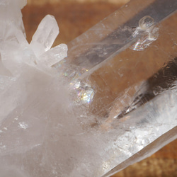 天然石アーカンソー州産水晶クラスター 約111g 約90×29×50mm 虹入り極太[aqc-200219-02] 10枚目の画像