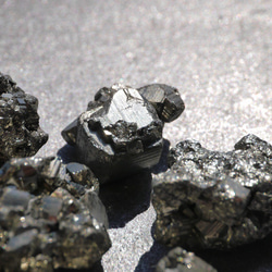 天然石パイライト(ペルー産)結晶原石 約46g分詰合せ 合計6～7個 穴なし 黄鉄鉱鉱石鉱物[py-200409-01] 3枚目の画像