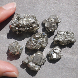 天然石パイライト(ペルー産)結晶原石 約46g分詰合せ 合計6～7個 穴なし 黄鉄鉱鉱石鉱物[py-200409-01] 4枚目の画像