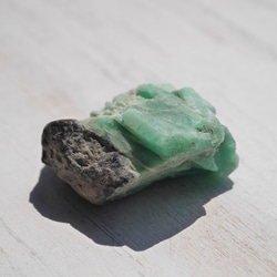 天然石エメラルド(雲南省産)約8.7g 約28×9mm 結晶原石ラフロック 5月誕生石緑柱石[em-200423-01] 2枚目の画像