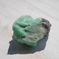 天然石エメラルド(雲南省産)約8.7g 約28×9mm 結晶原石ラフロック 5月誕生石緑柱石[em-200423-01] 7枚目の画像