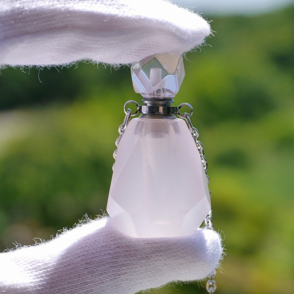 選べる♪天然石ローズクォーツのアロマボトル 石をくり抜いて作られた香水瓶 ネックレス付き[ab-200522-01rq] 10枚目の画像