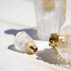 選べる♪天然石水晶のスリムなアロマボトル 石をくり抜いて作られた香水瓶 ネックレス付き[ab-200708-02qz] 3枚目の画像