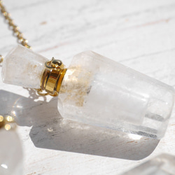 選べる♪天然石水晶のスリムなアロマボトル 石をくり抜いて作られた香水瓶 ネックレス付き[ab-200708-02qz] 9枚目の画像