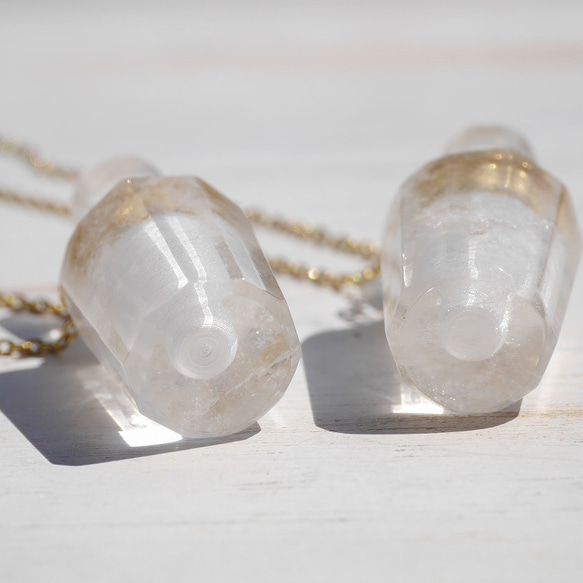 選べる♪天然石水晶のスリムなアロマボトル 石をくり抜いて作られた香水瓶 ネックレス付き[ab-200708-02qz] 10枚目の画像